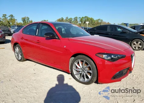 2024 Alfa Romeo Giulia Ti z USA, uszkodzony, nr VIN ZARFAMBN9R7684662